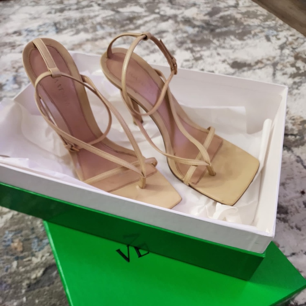 Bottega Veneta size 8